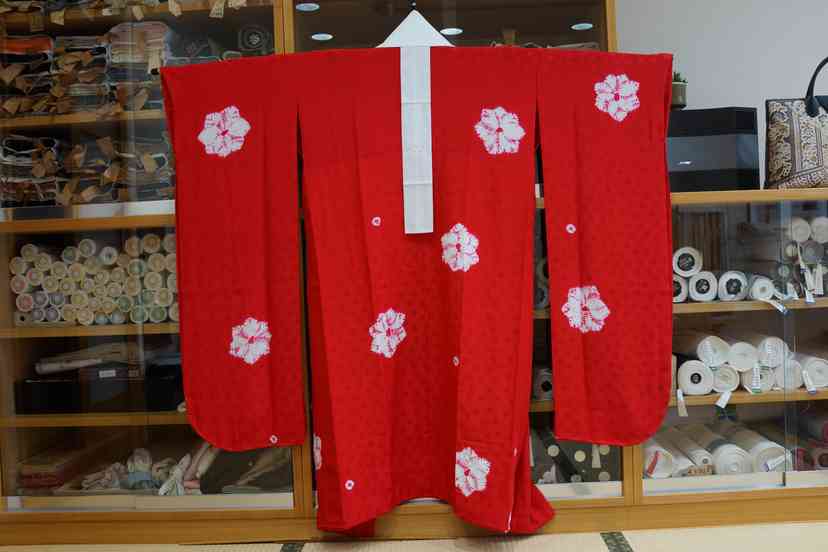 引き振袖に仕立て直す - きものの再生事例 - だるまや京染本店